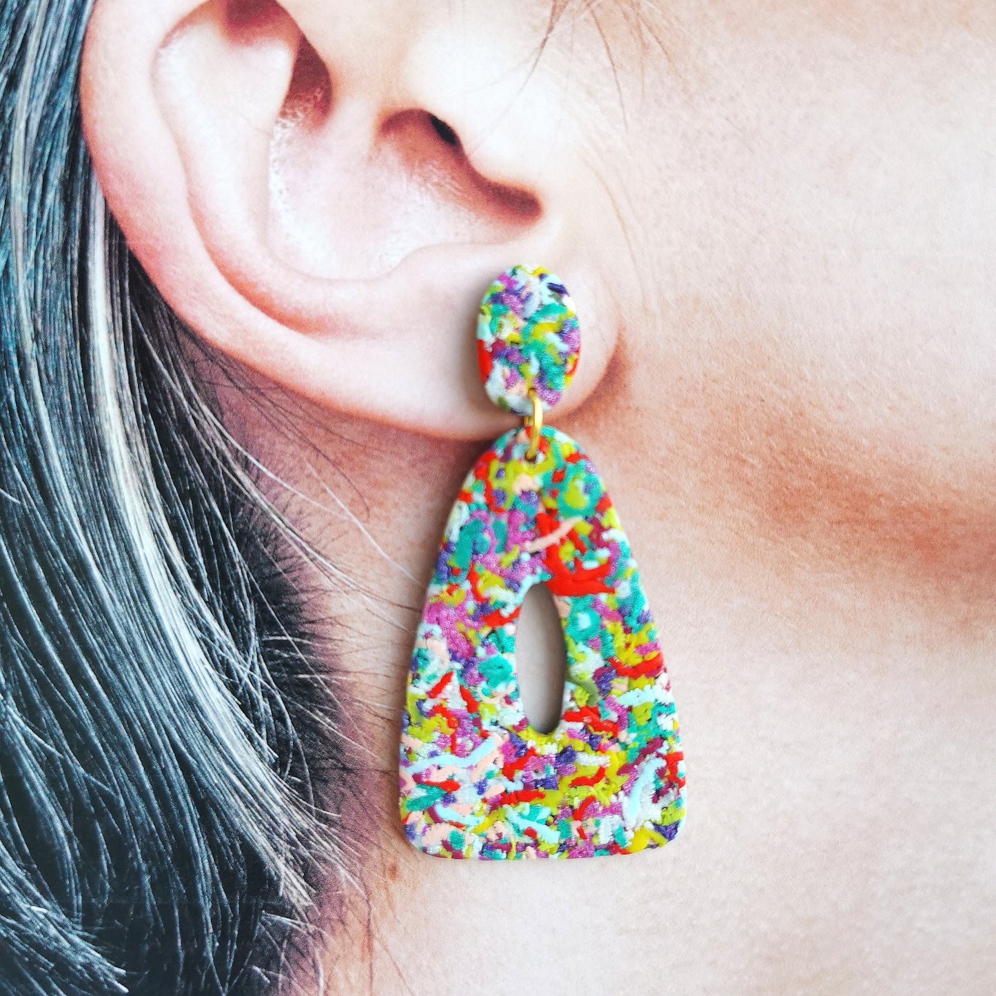 Sprinkle statement hanger