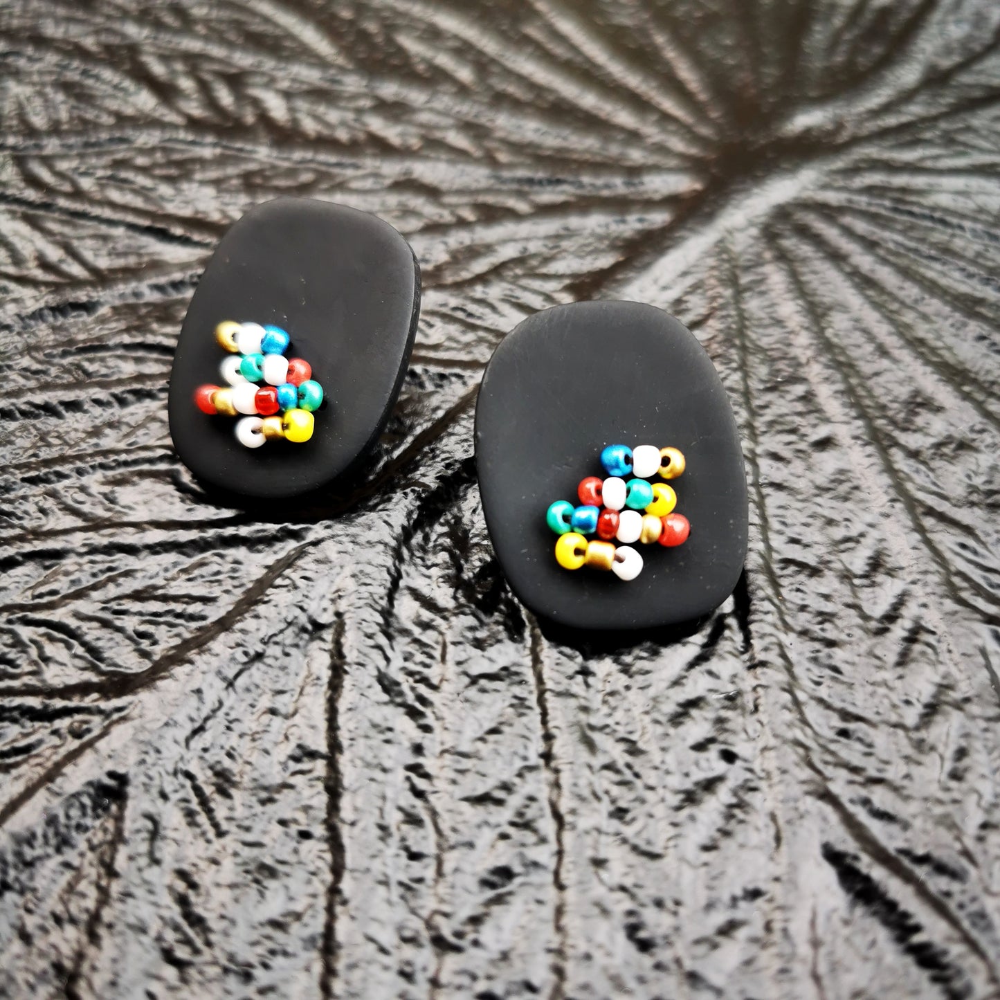 TANZANIA maxistud met glasparels.