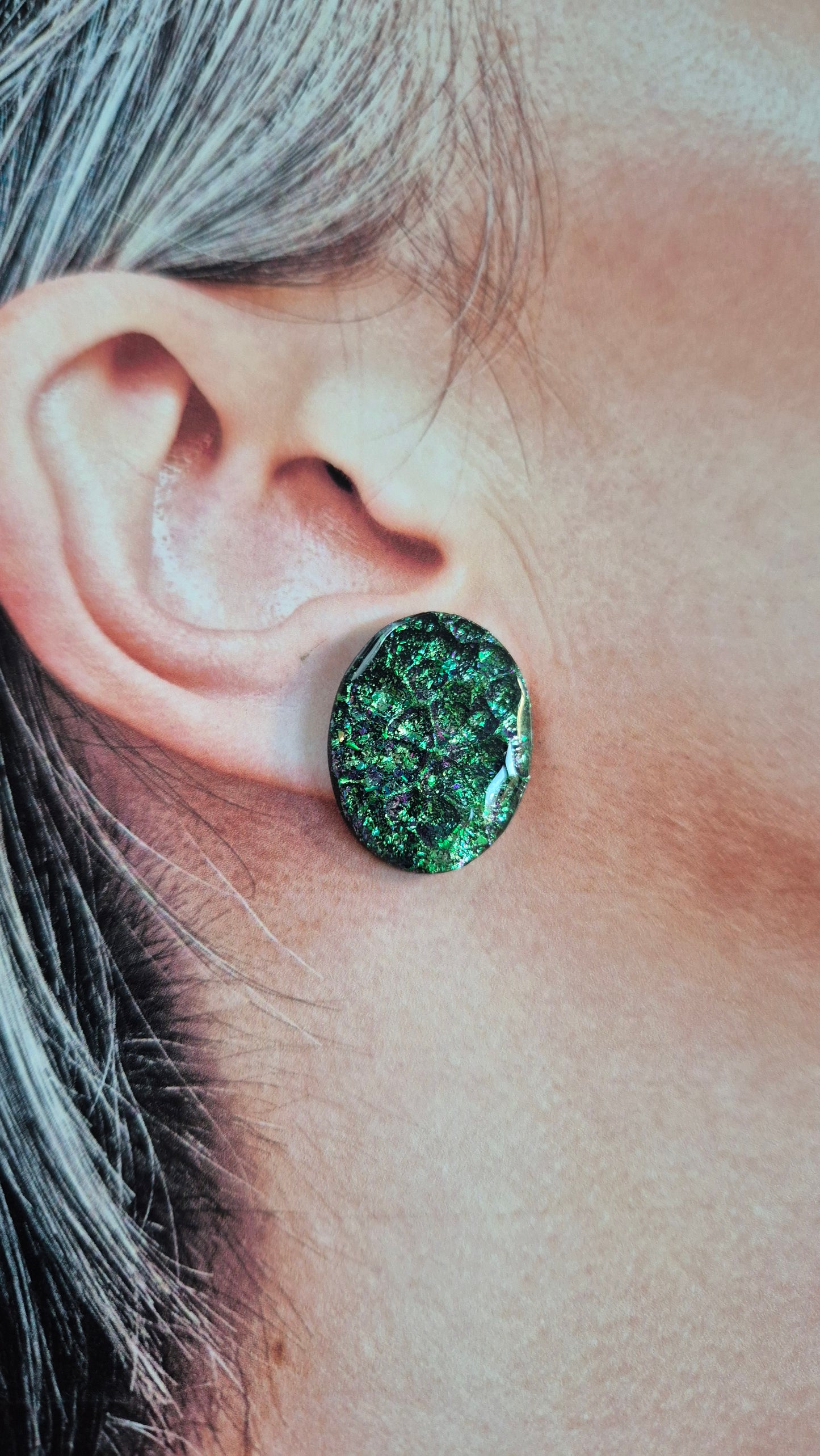 Chameleon oval stud