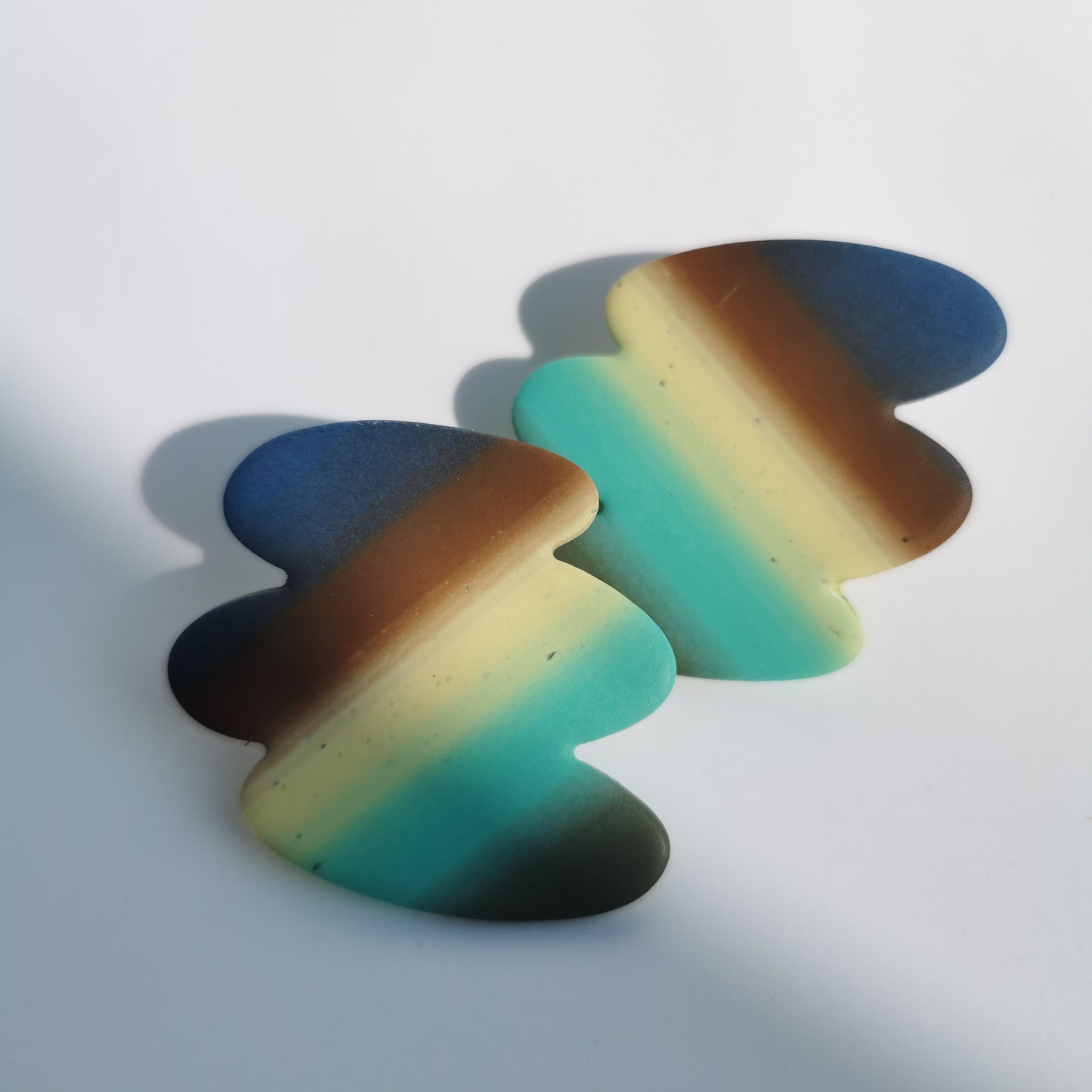 Statement swirl stud