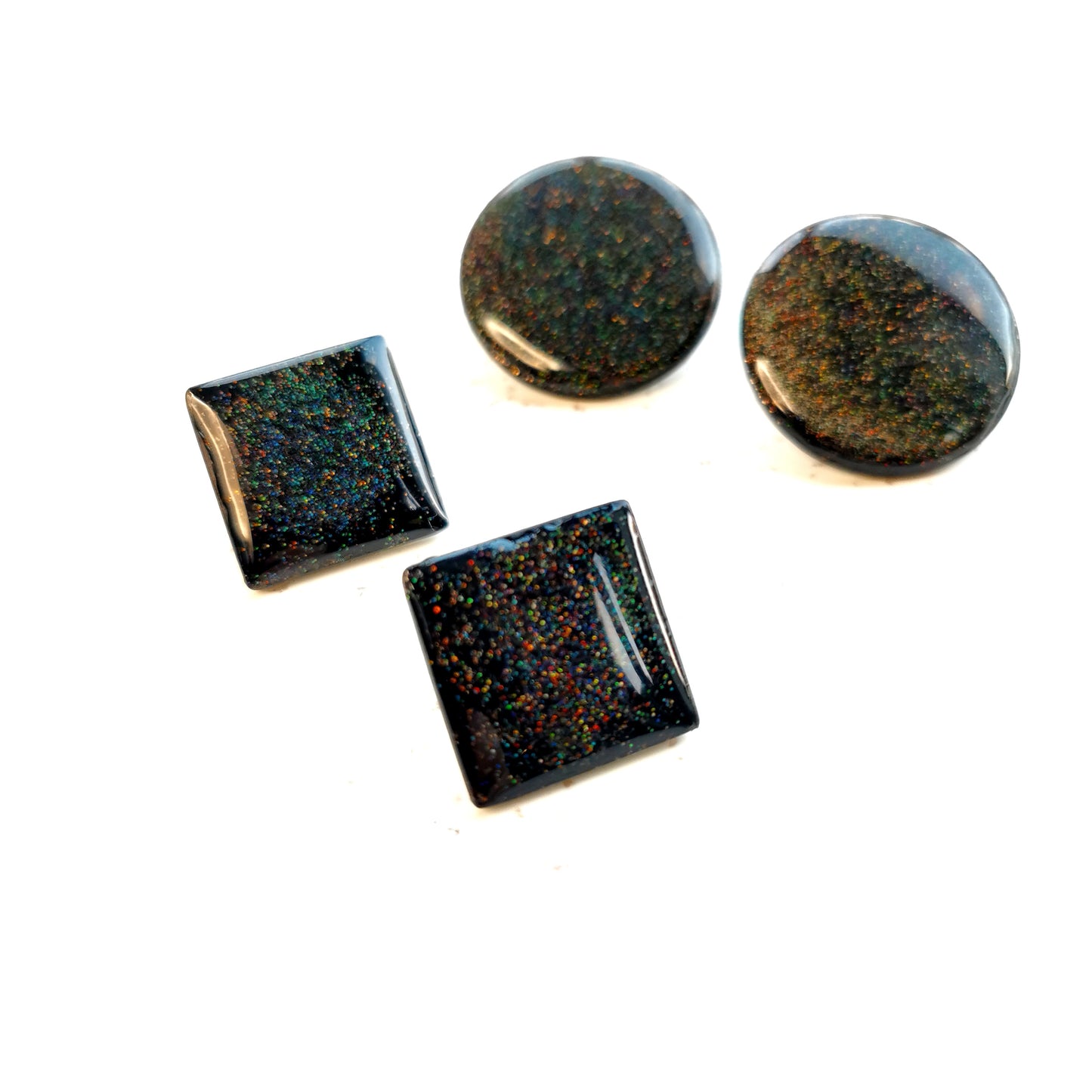 Dark hologram maxistud