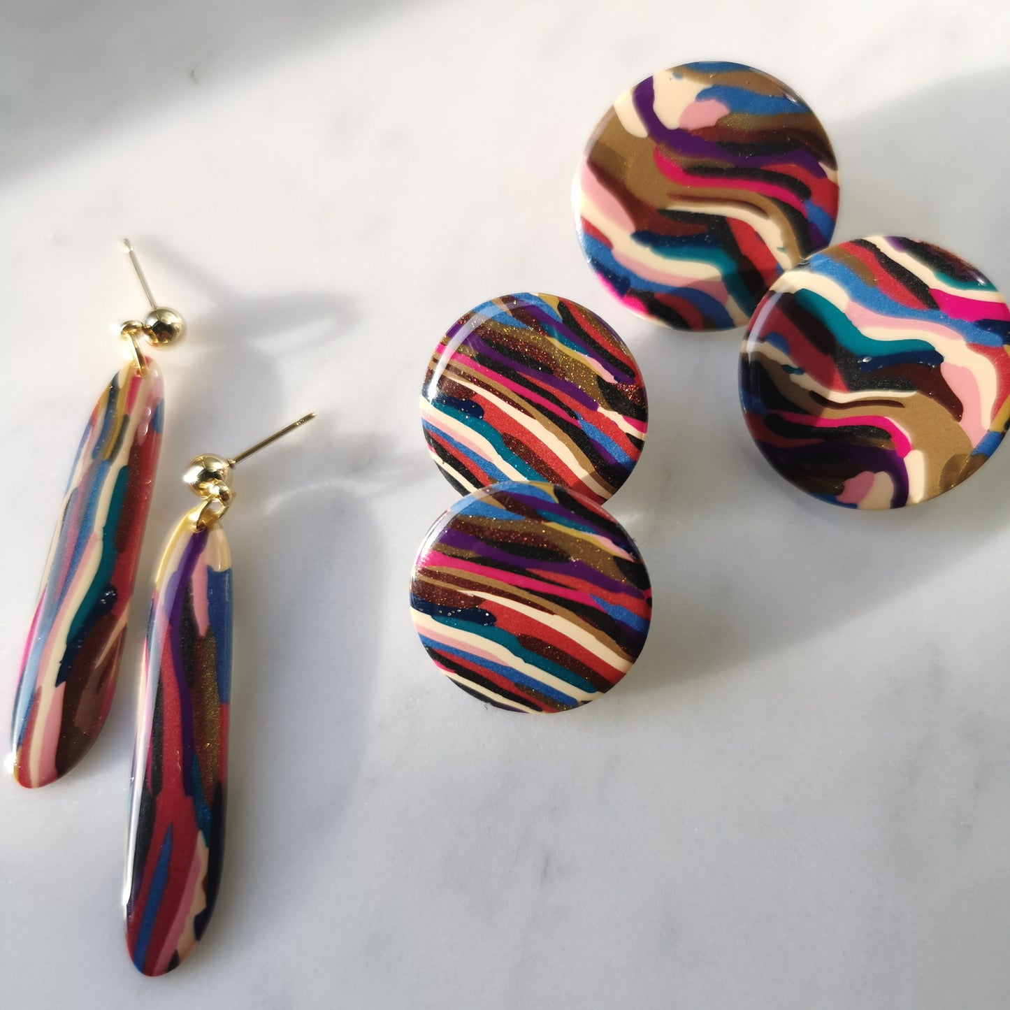 Swirl striped stud