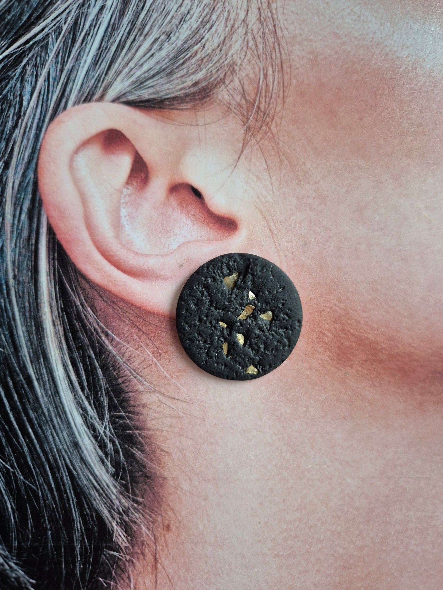 Dark moon stud
