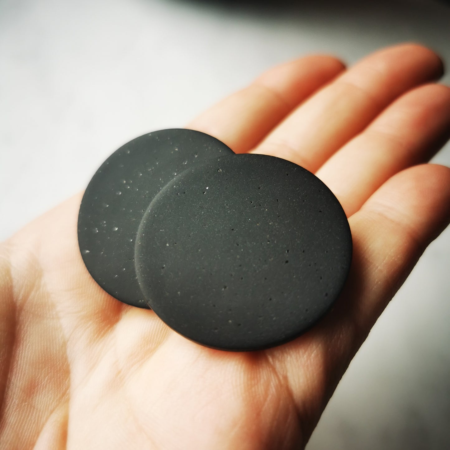 Black granit maxi stud