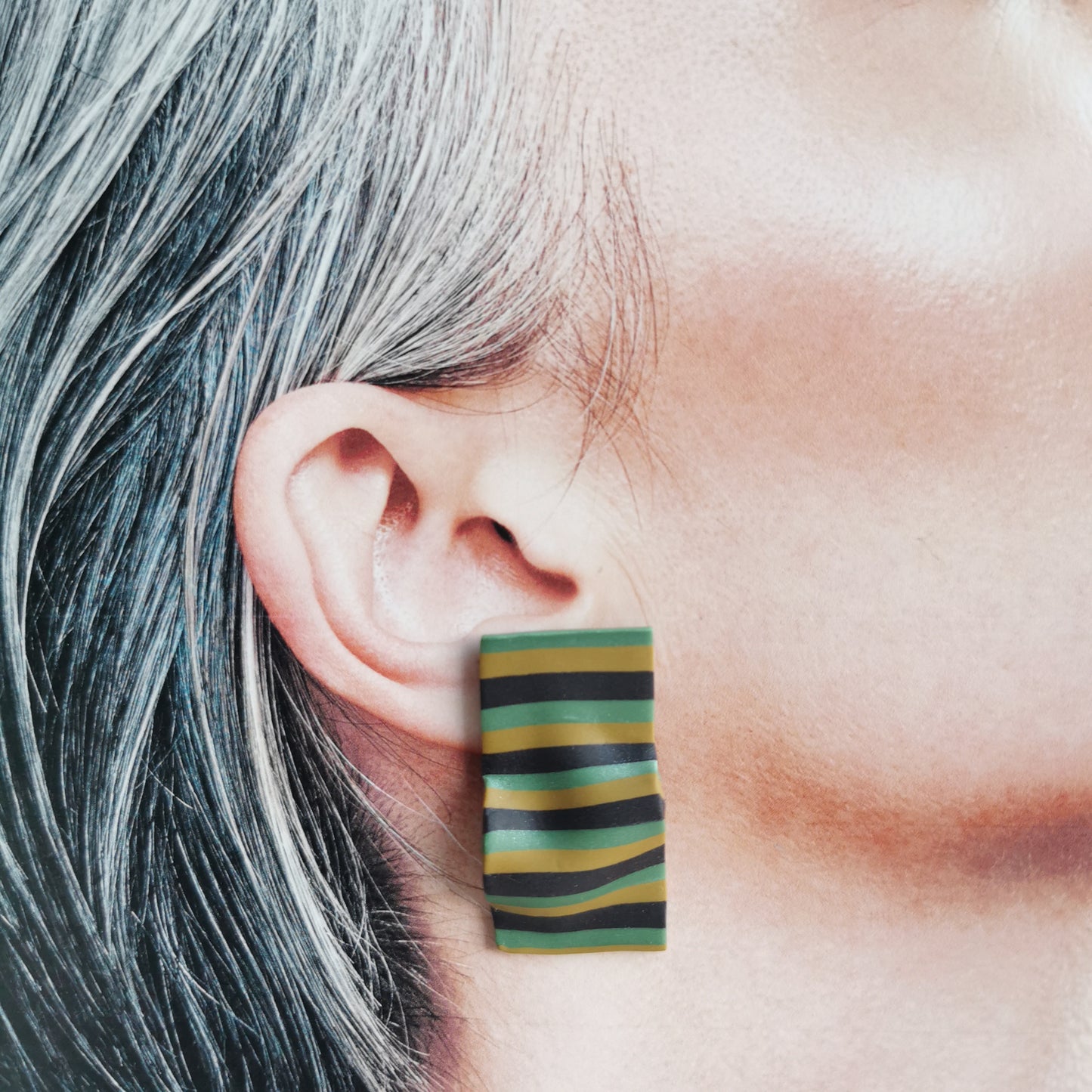 Stripe folded studs