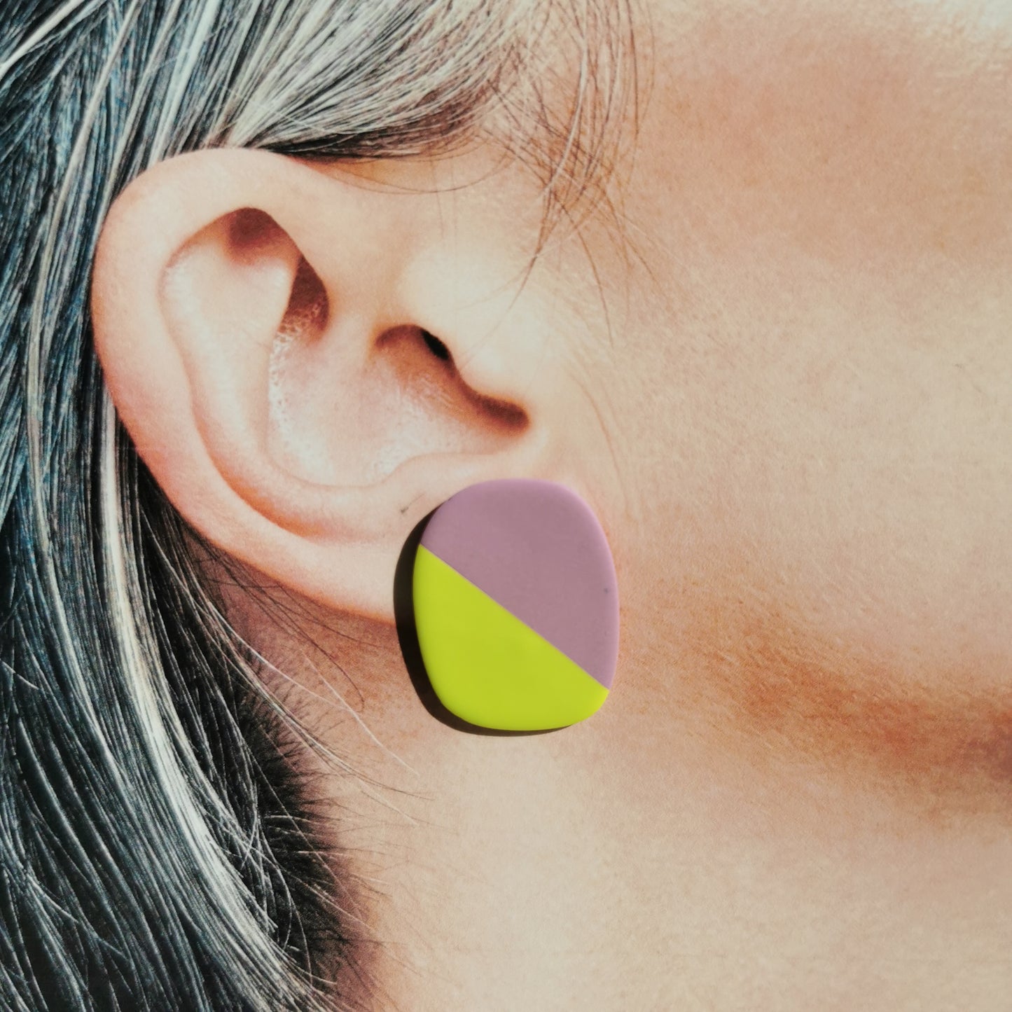 Two-tone colour stud