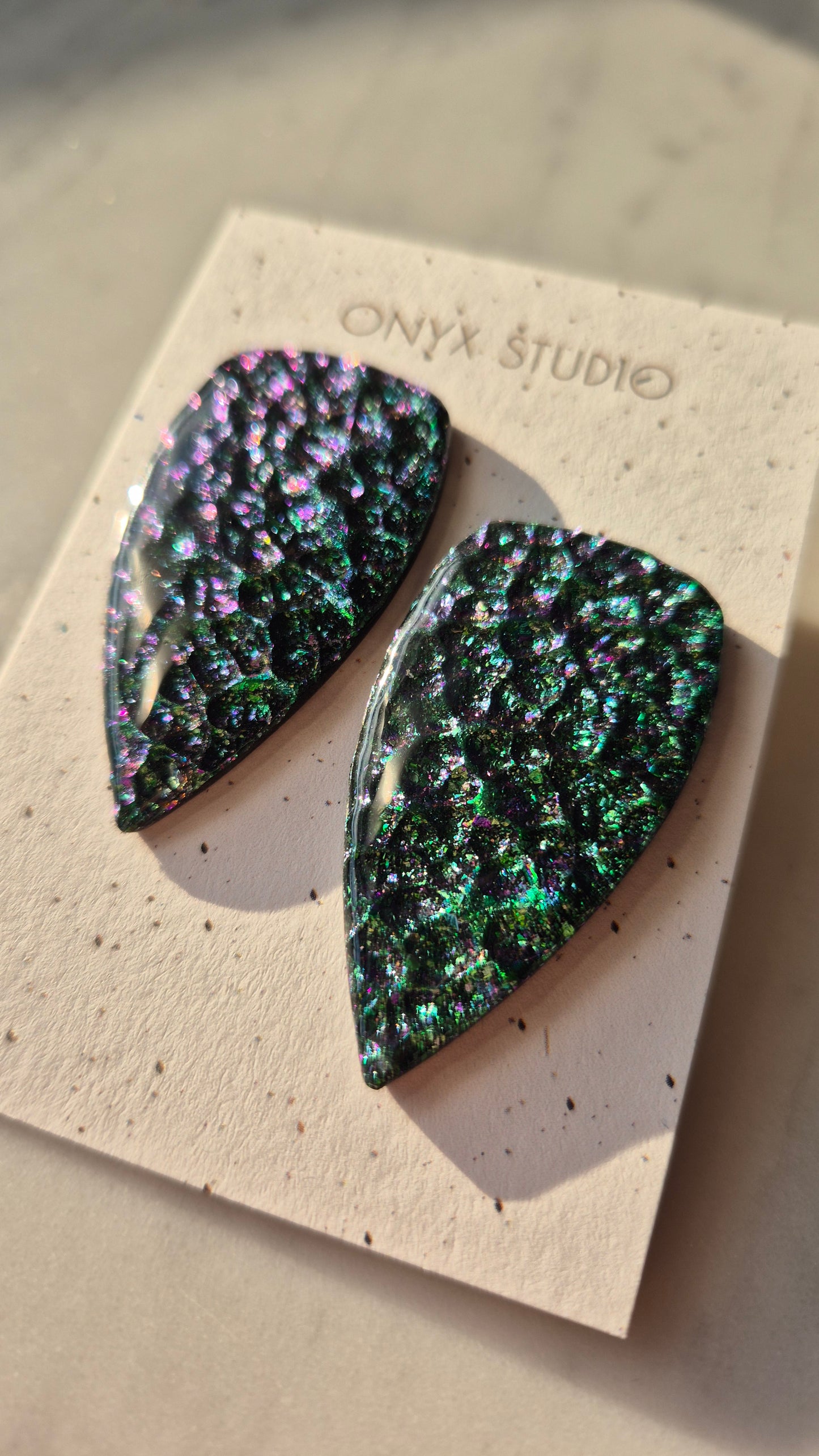 Chameleon dagger maxistud