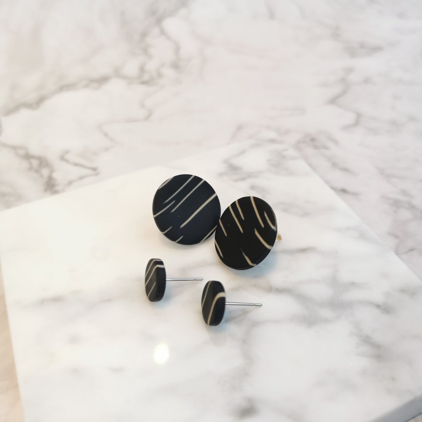 Striped stud earring