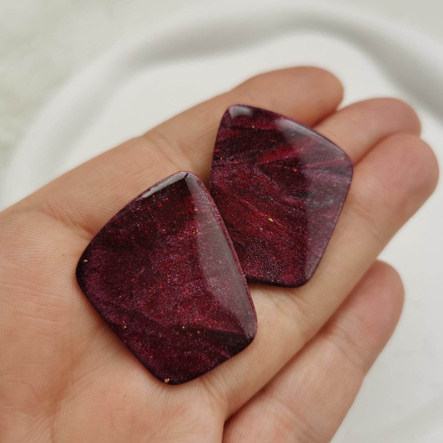 Moody burgundy maxi stud