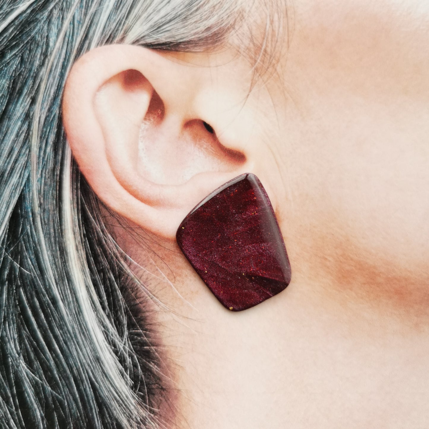 Moody burgundy maxi stud