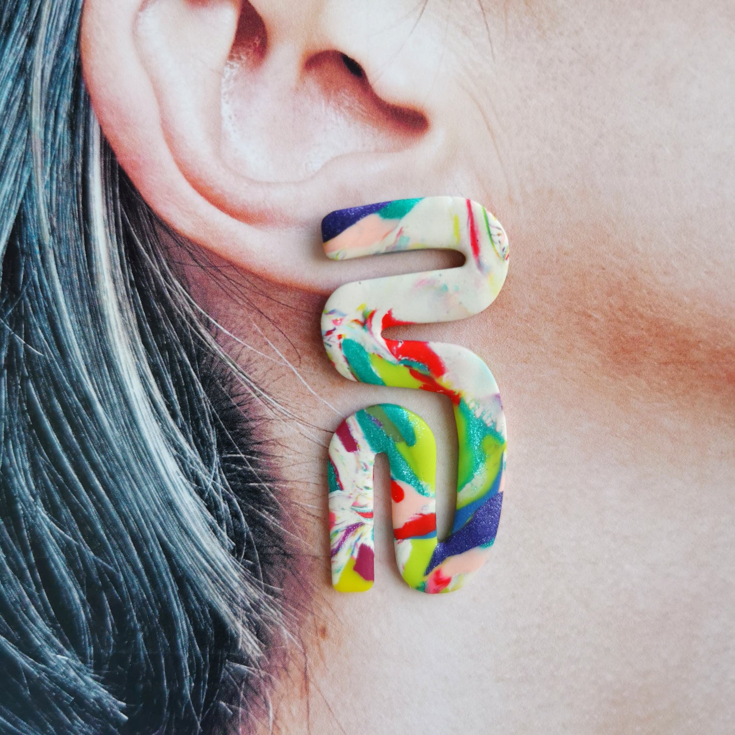 Swirl statement stud