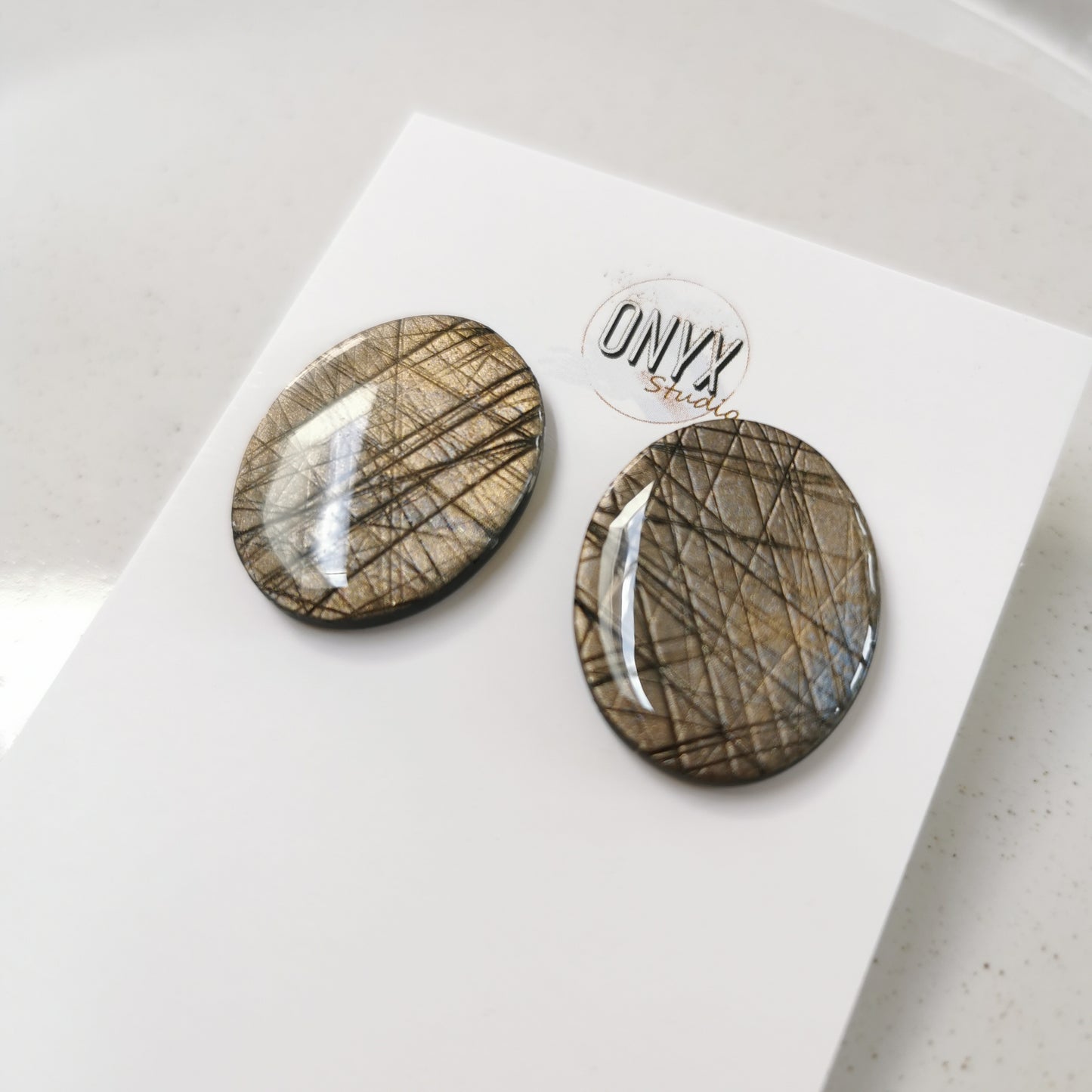 labrodoriet oval stud.