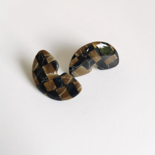 Tortoise checkered stud