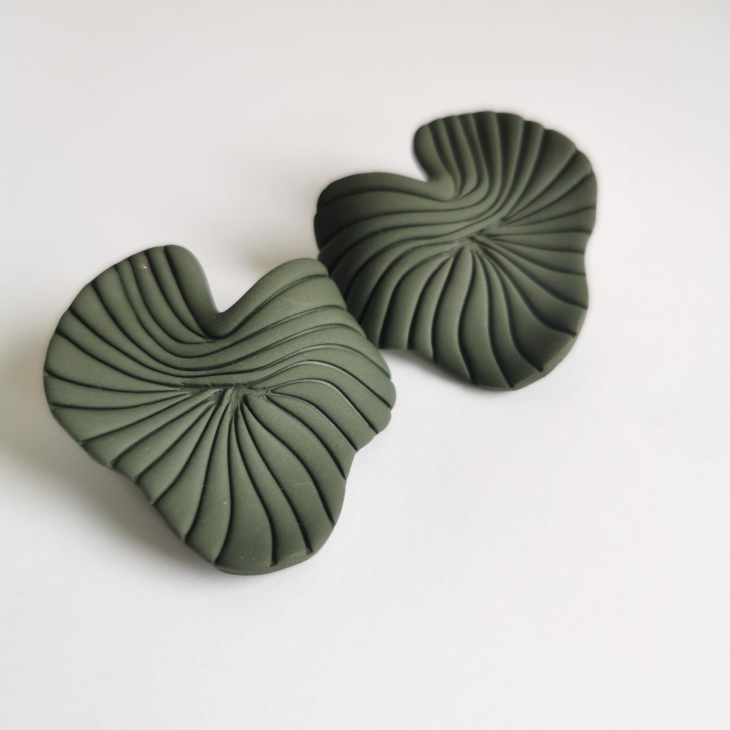 FALL leaf statement stud