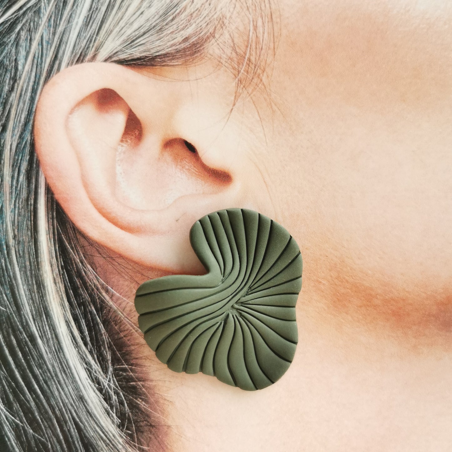 FALL leaf statement stud