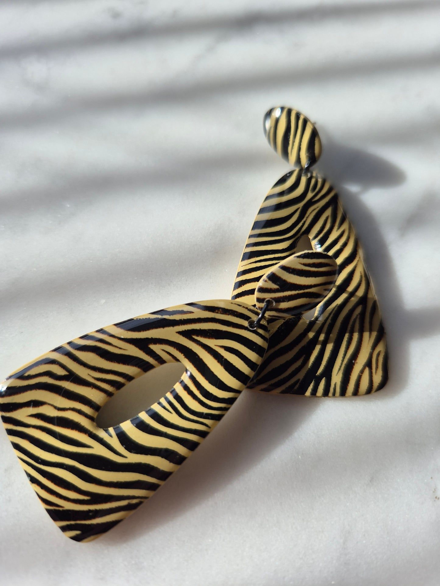 ´Zebra´ statement hanger