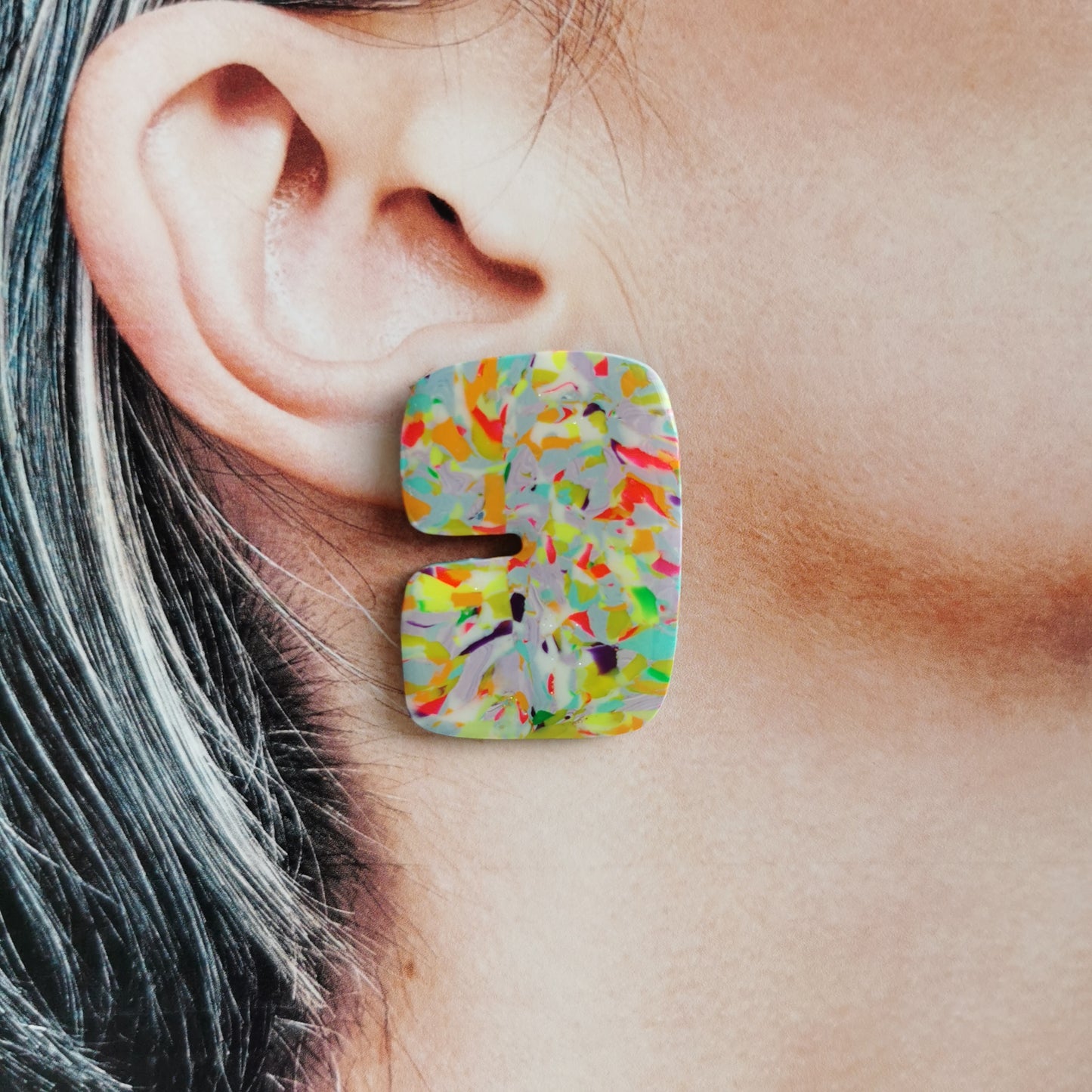 'Pop' statement stud