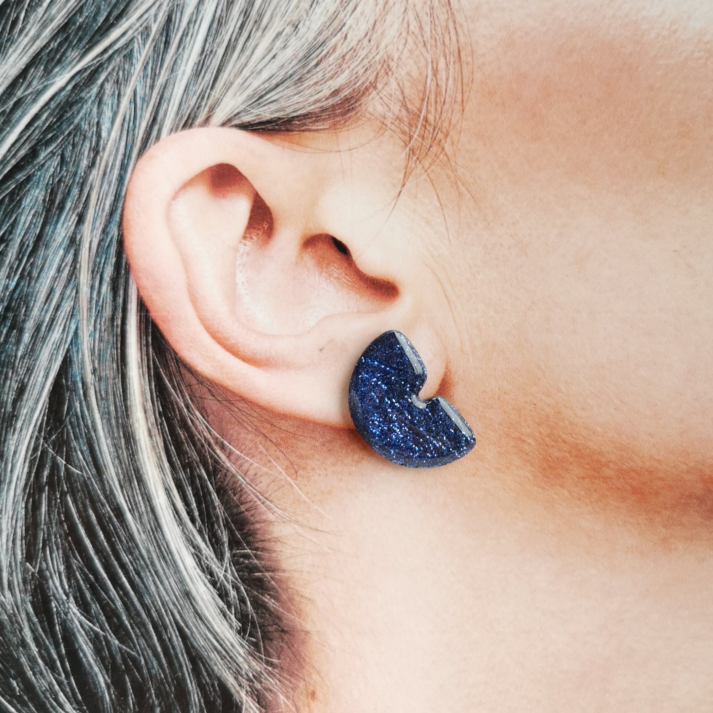 Blue glitter stud