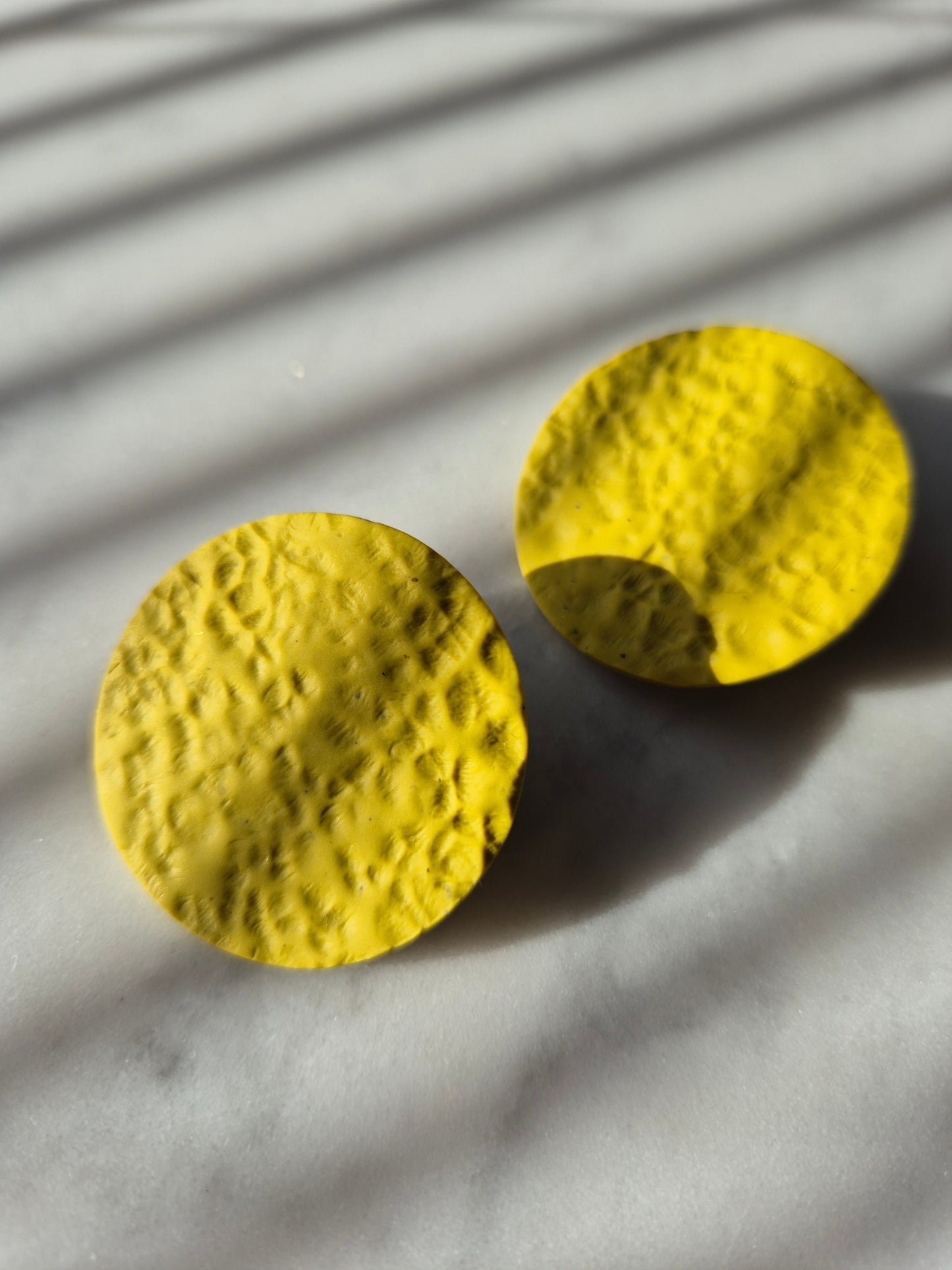 ´Textured´ maxistud