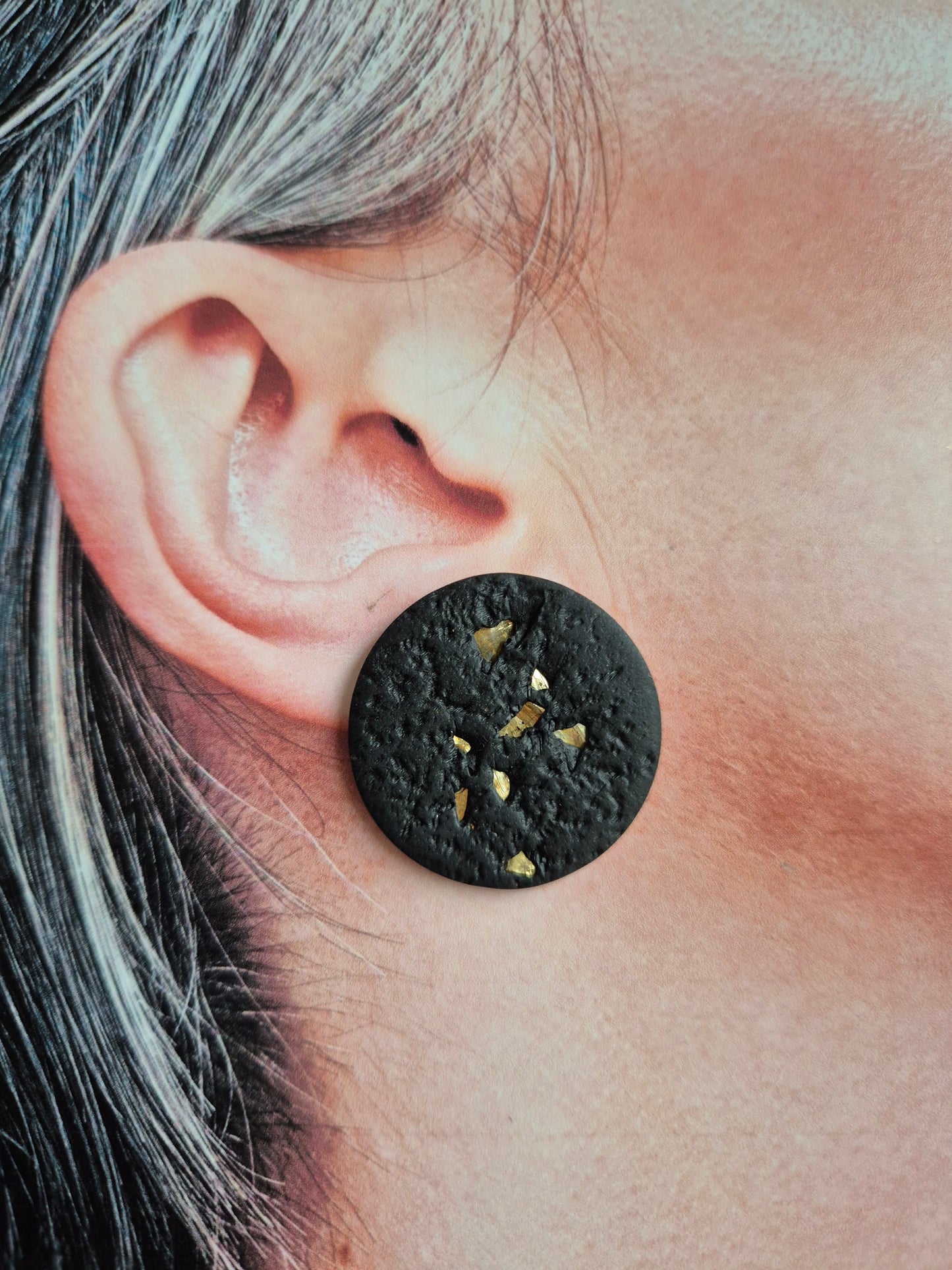 Dark moon stud