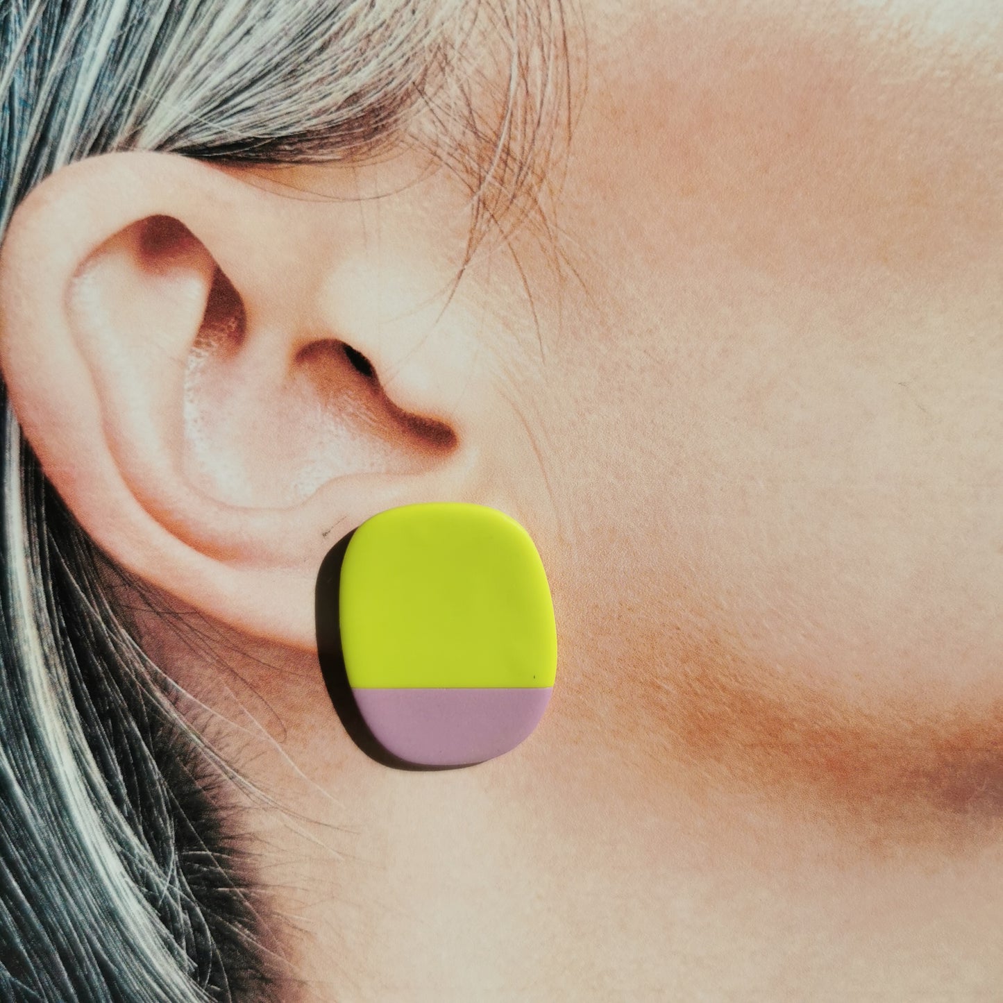 Two-tone colour stud