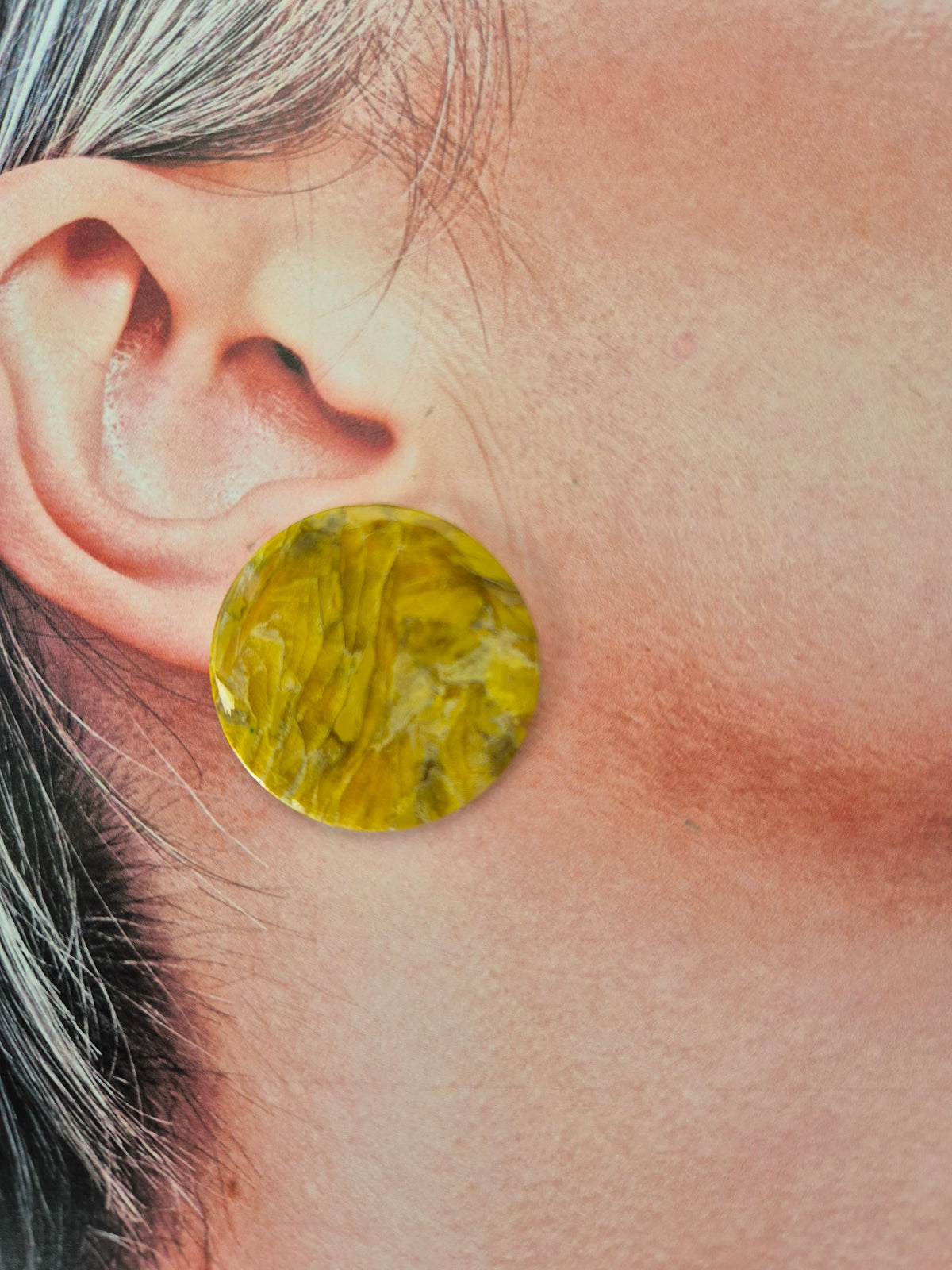 Chartreuse sun stud