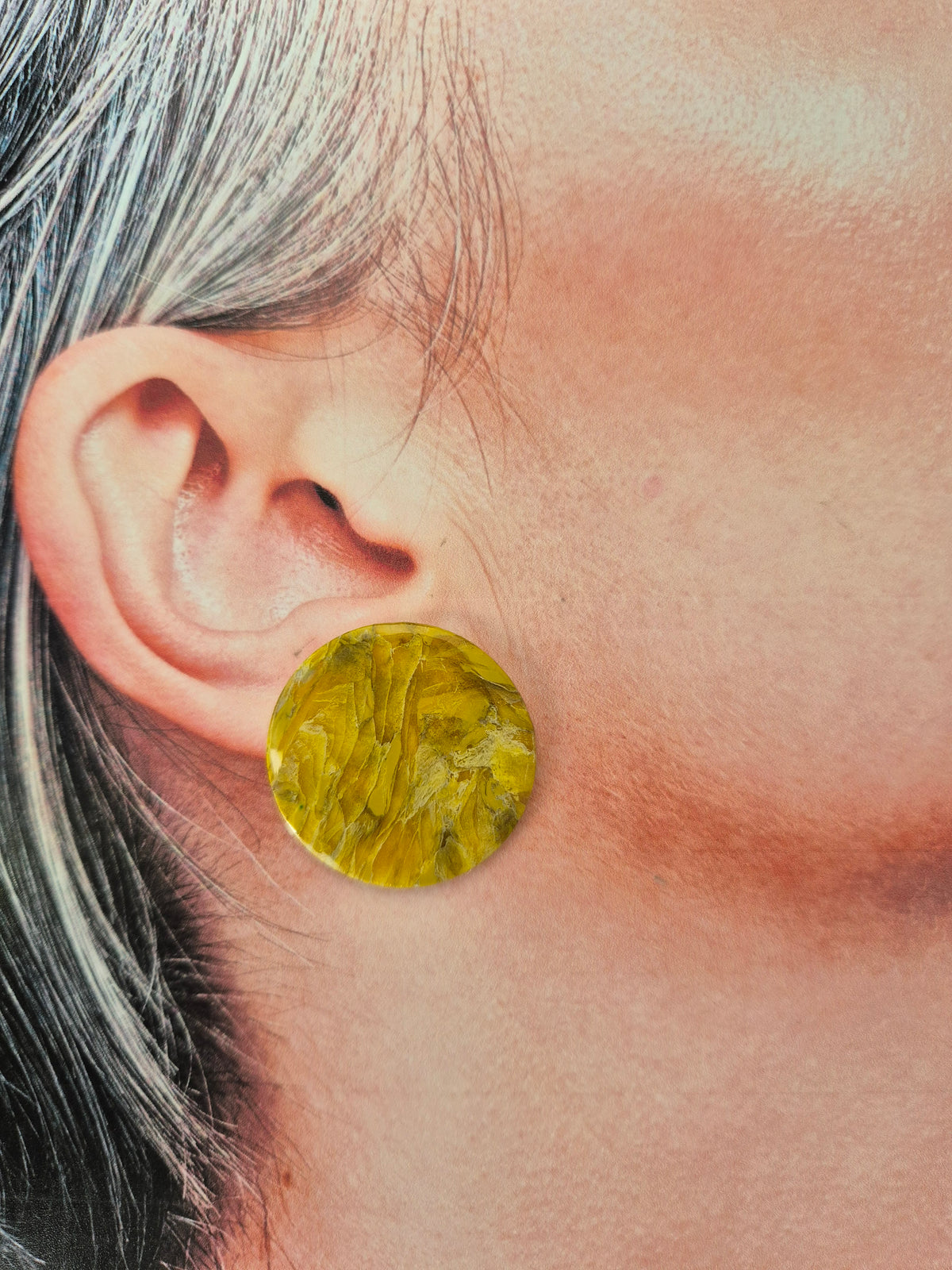 Chartreuse sun stud