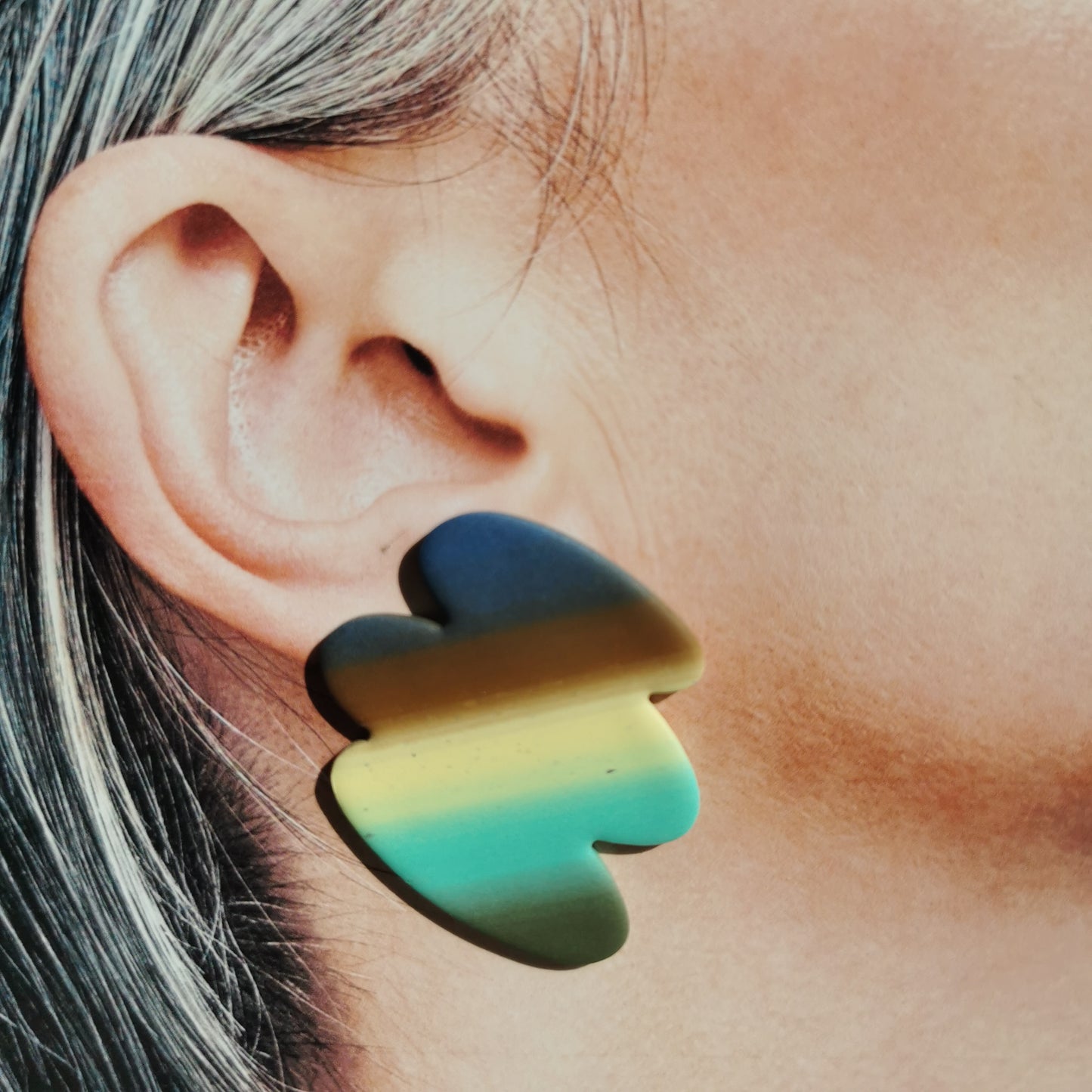 Statement swirl stud