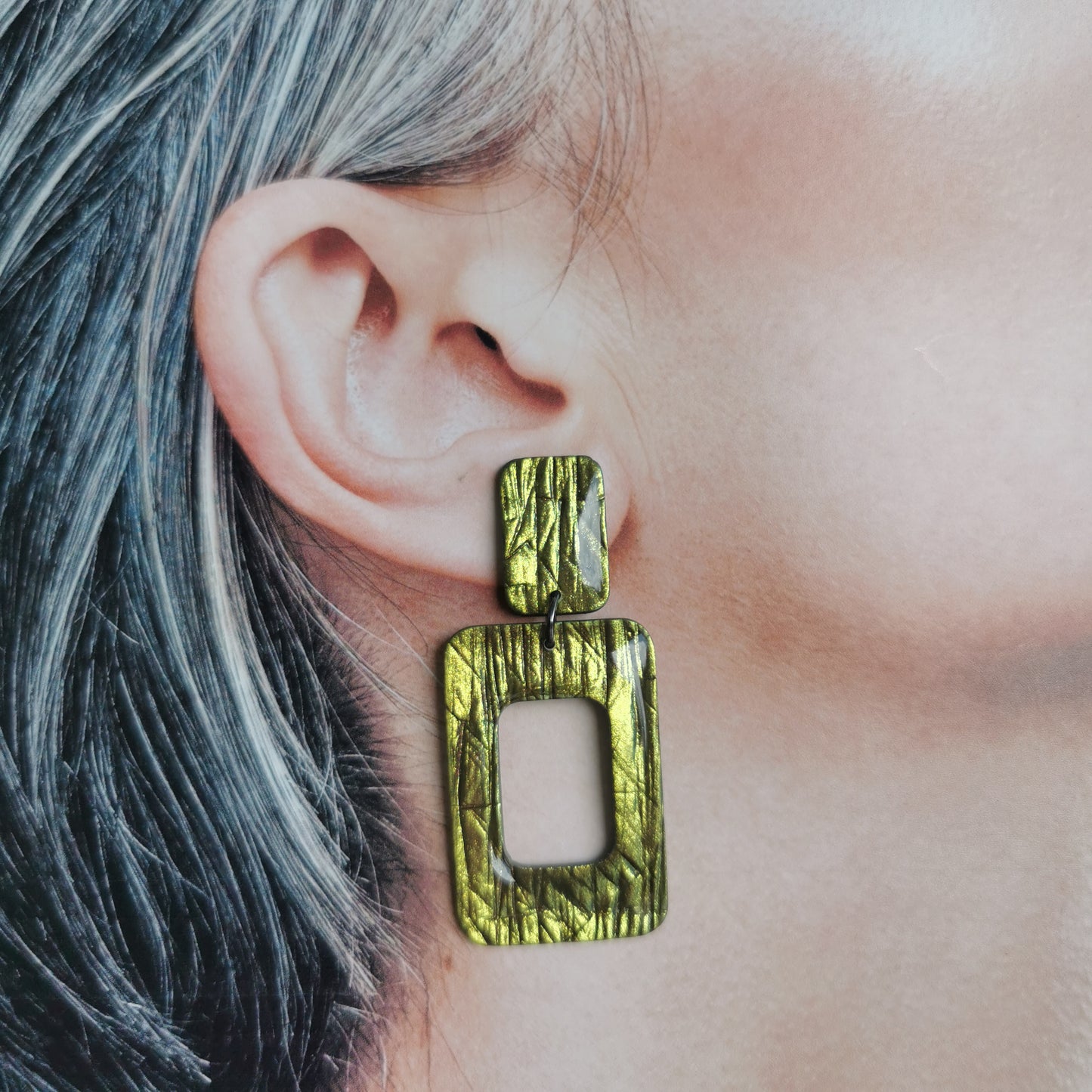 Colorshift square hangers