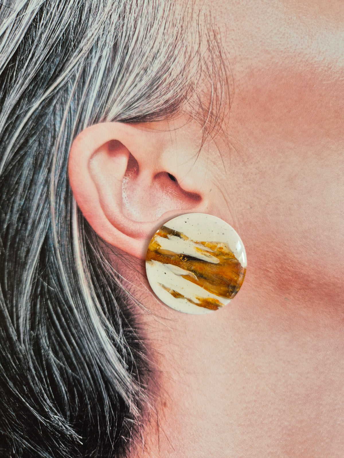 Amber maxistud