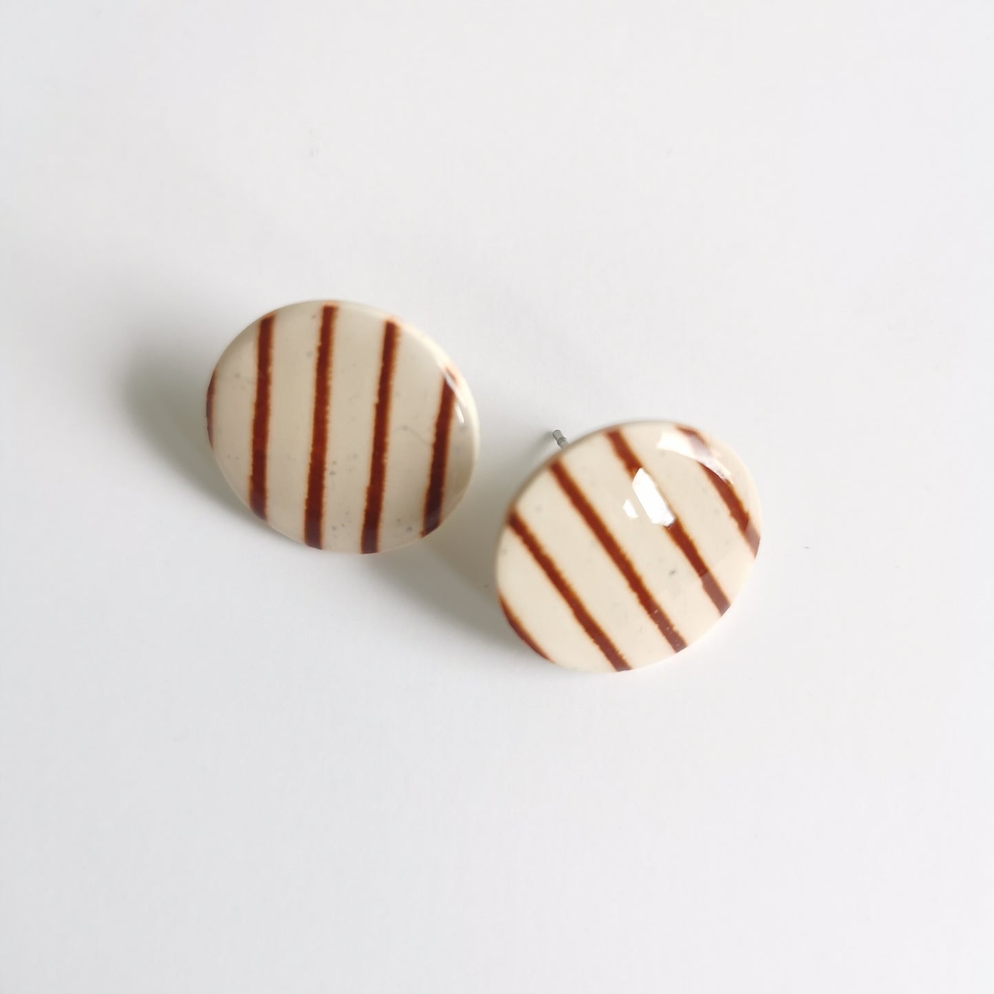 STRIPED simple stud