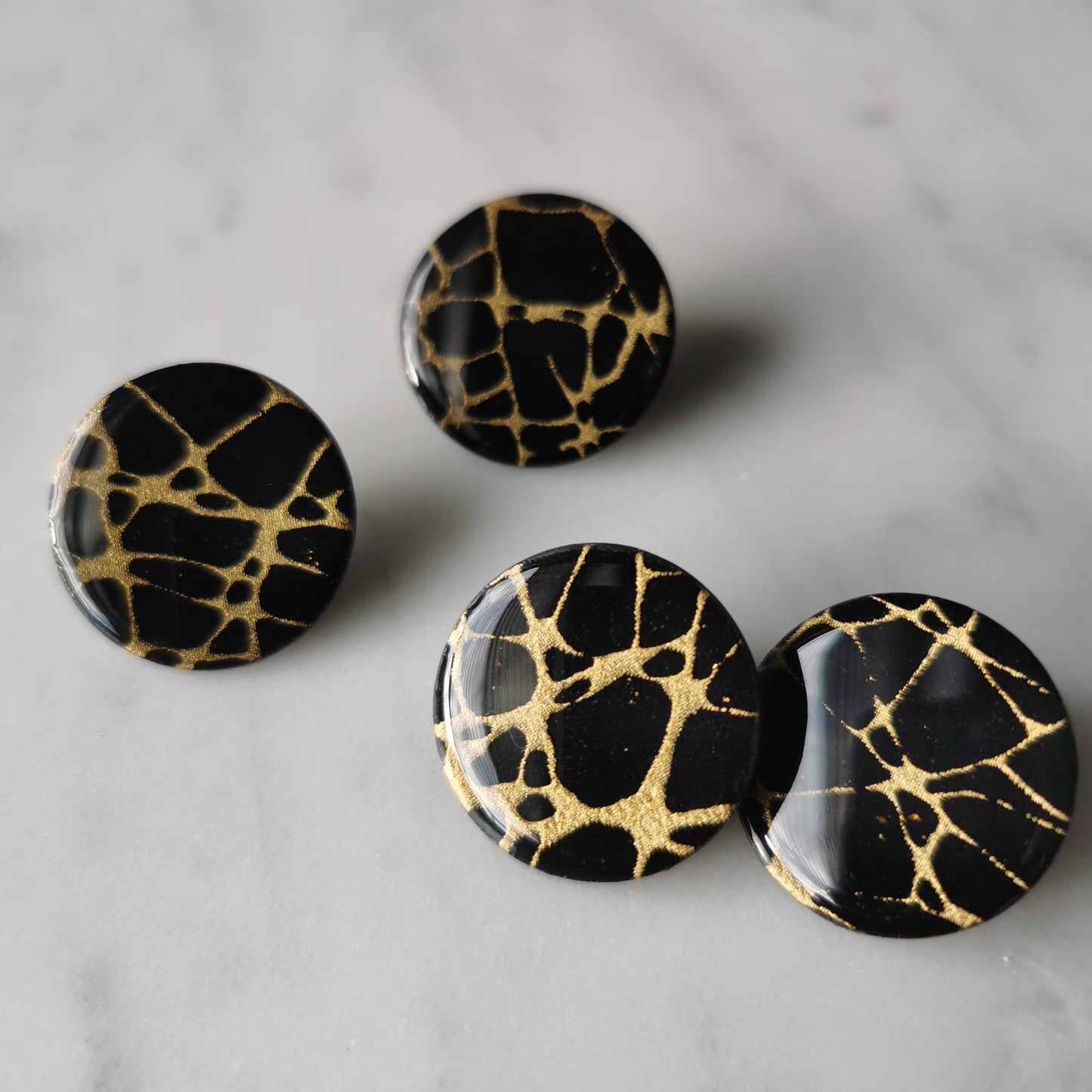 Kintsugi stud