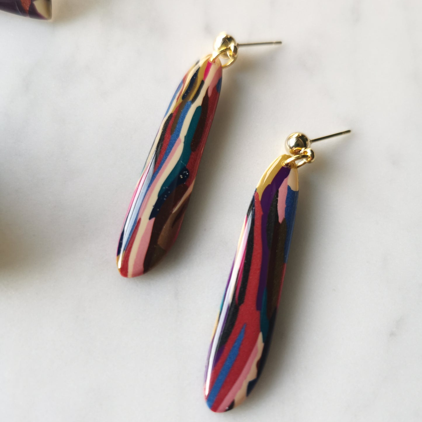 Swirl dangles
