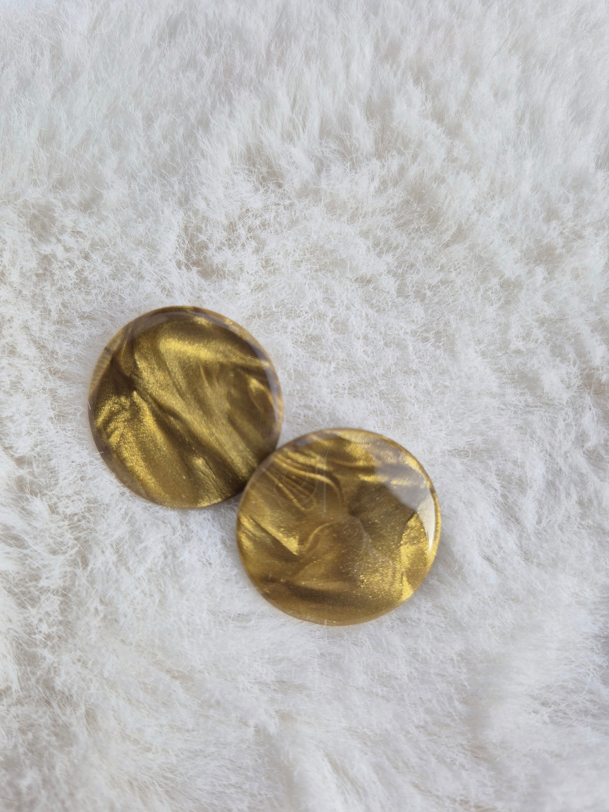 Gold swirl stud