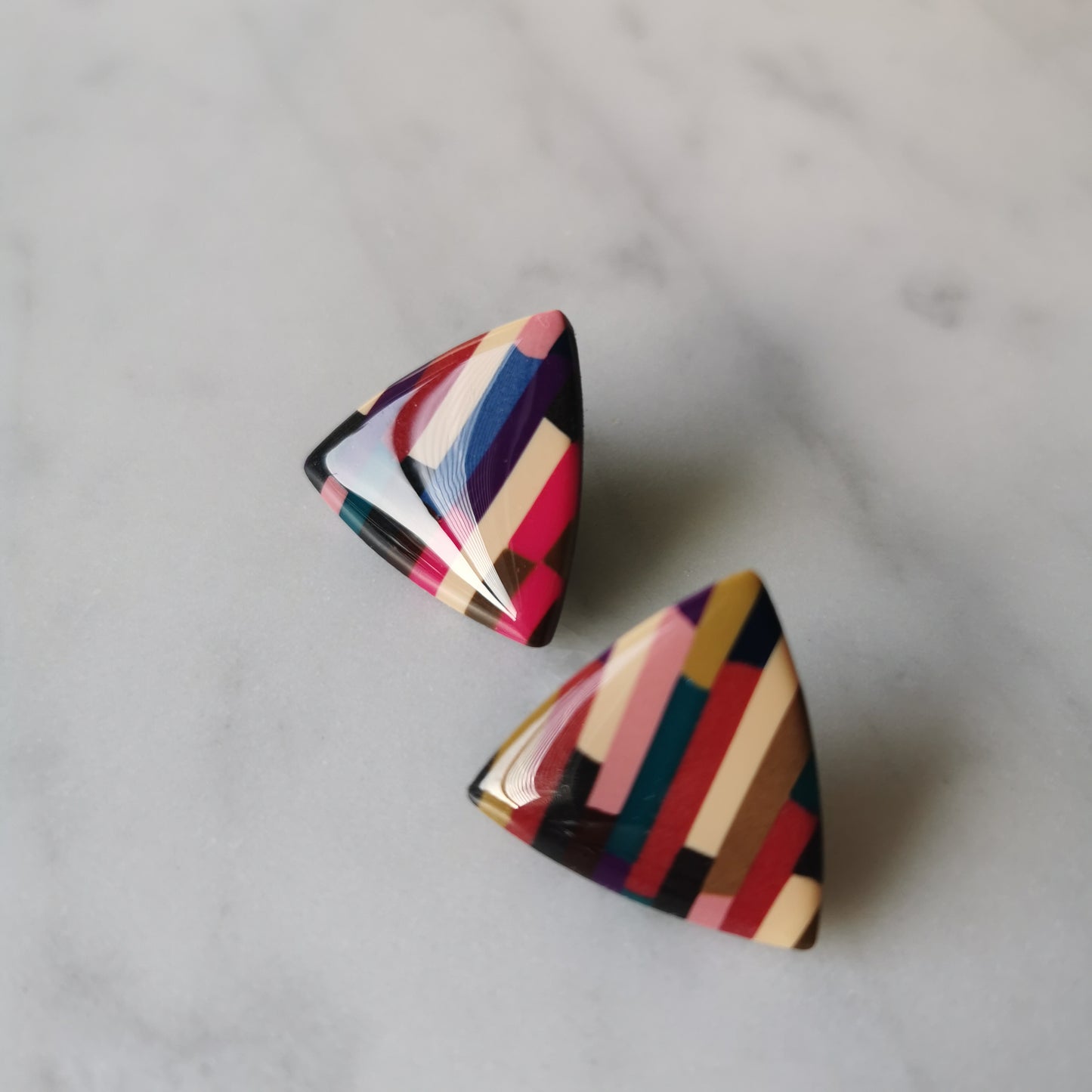 Striped triangle studje