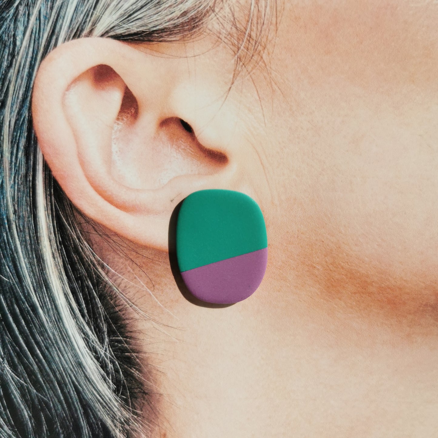 Two-tone colour stud