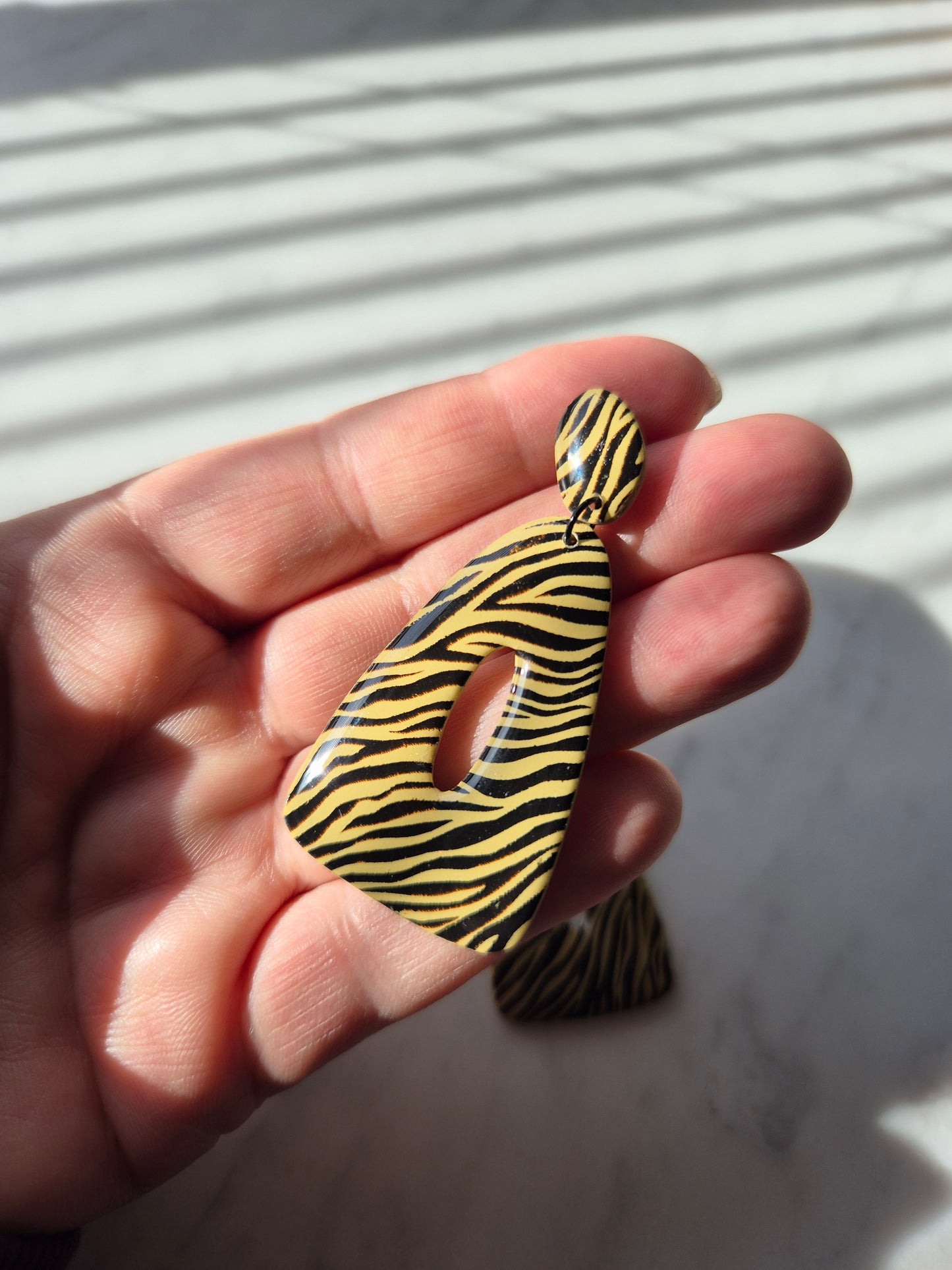 ´Zebra´ statement hanger