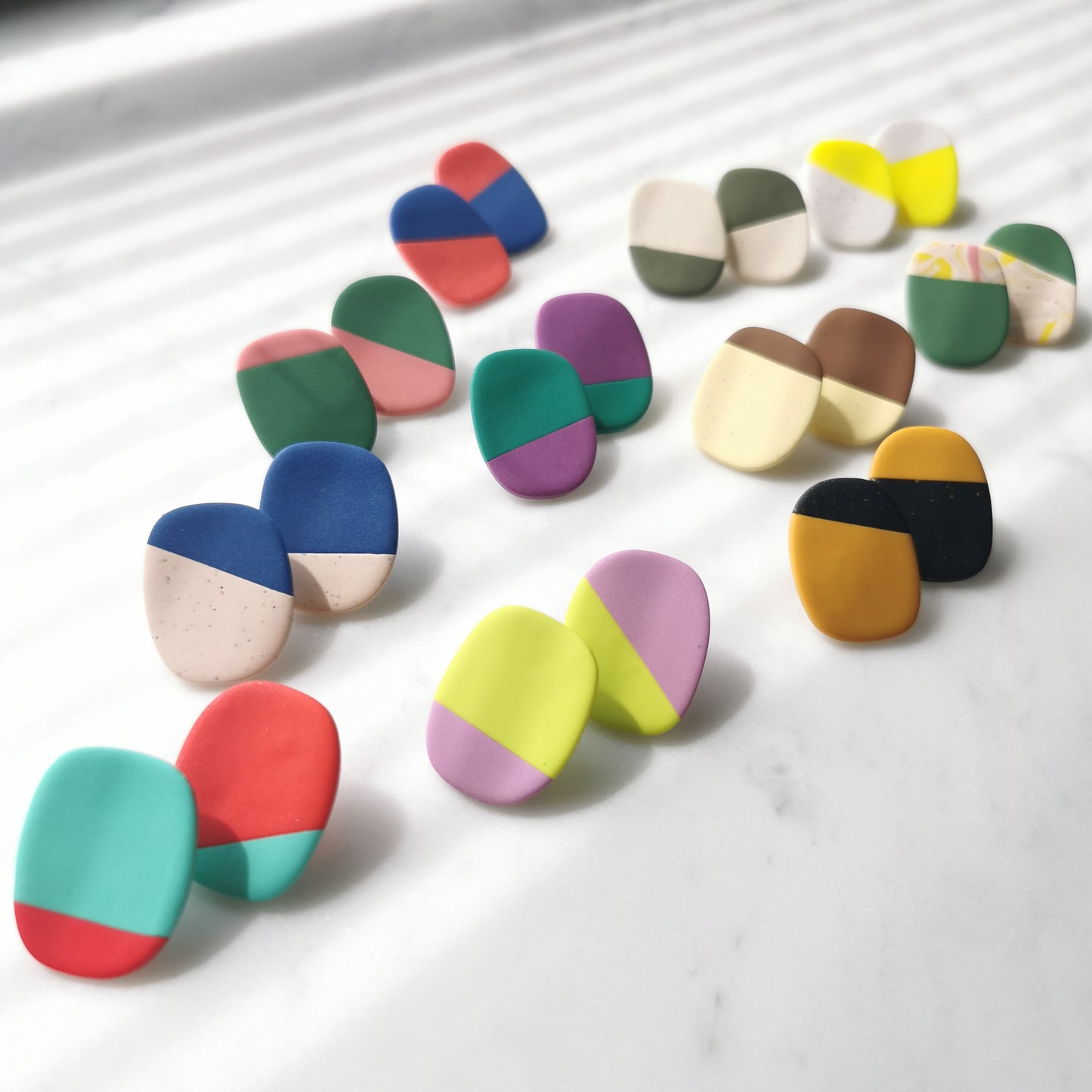 Two-tone colour stud