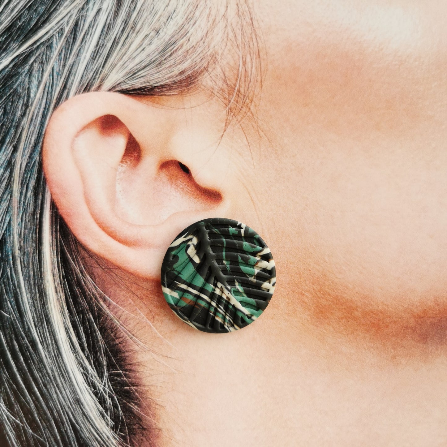 'Jungle' embossed maxistud