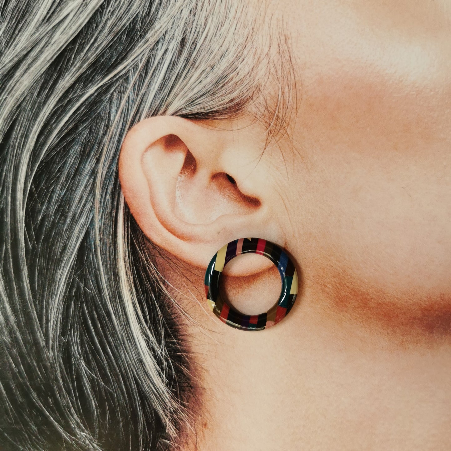 Striped circle stud