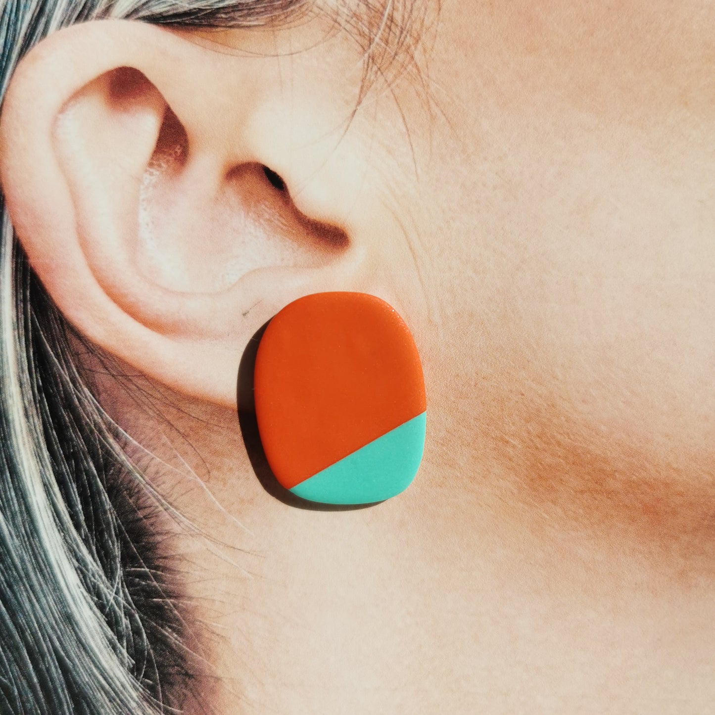 Two-tone colour stud