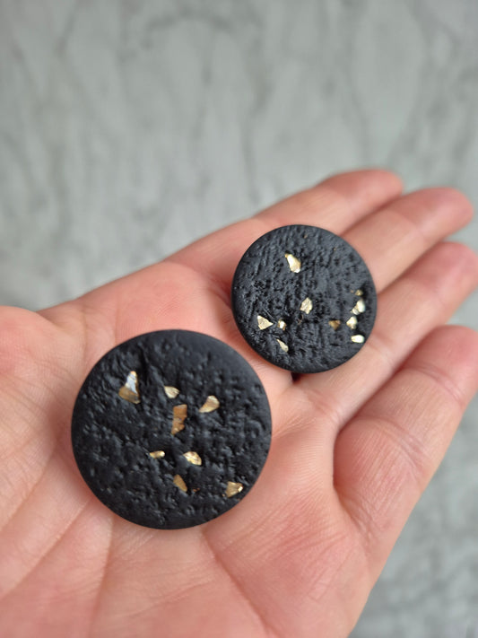 Dark moon stud