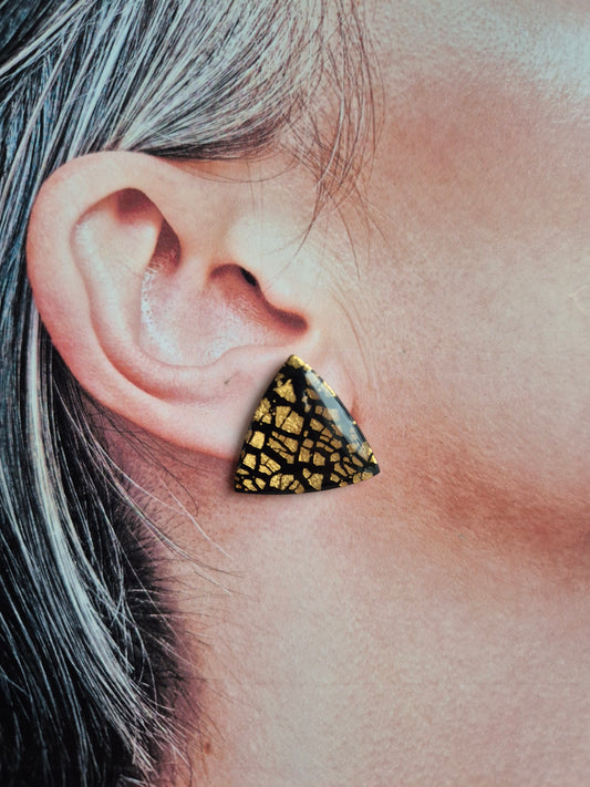 Crackle stud