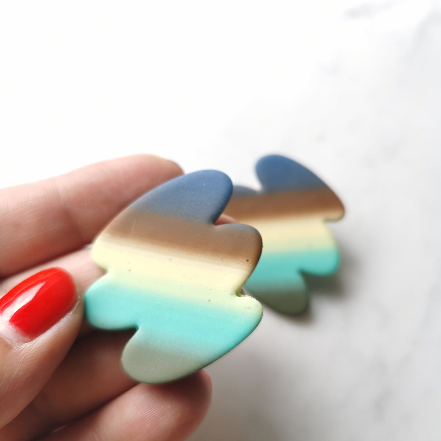 Statement swirl stud