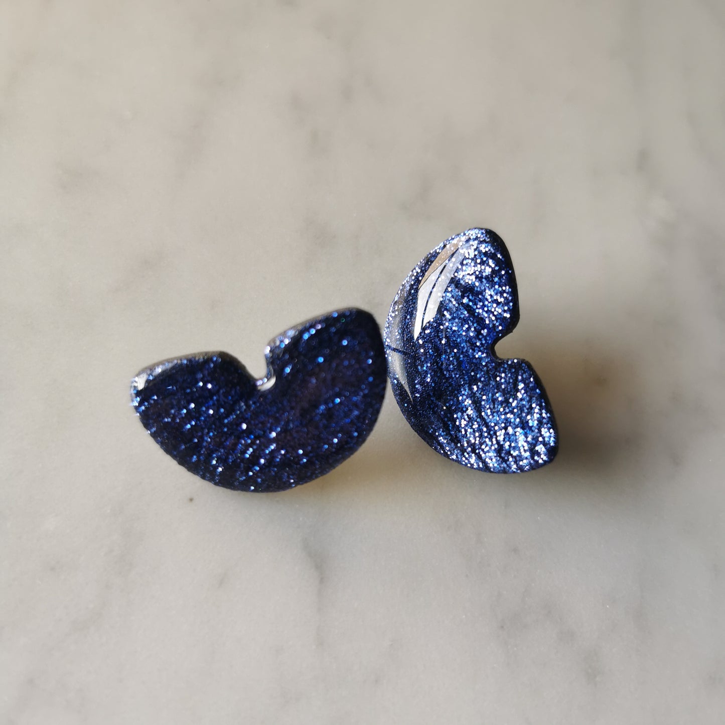 Blue glitter stud