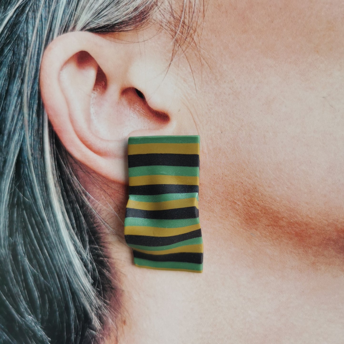 Stripe folded studs