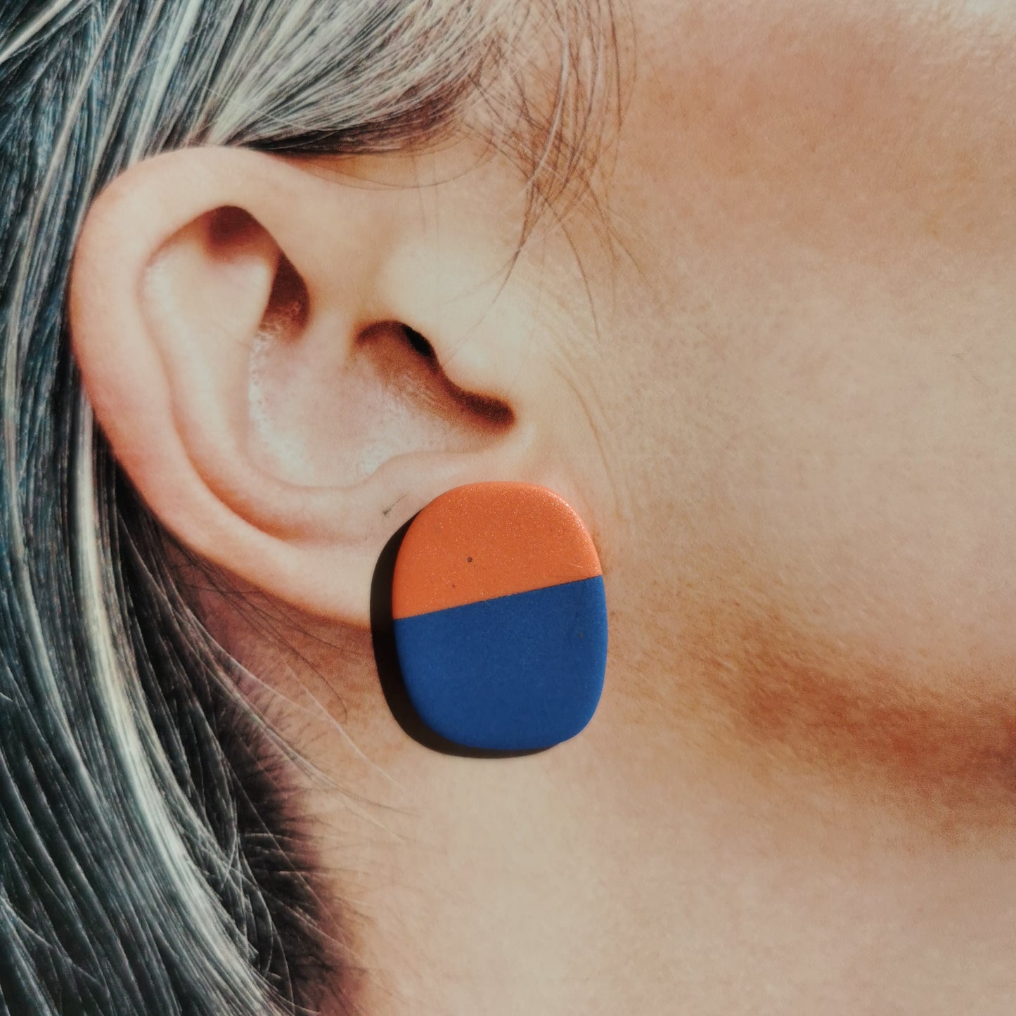 Two-tone colour stud