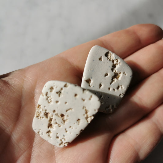 Sandstone maxistud