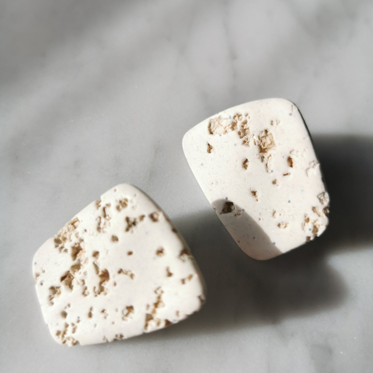 Sandstone maxistud