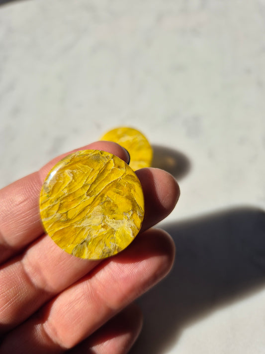 Chartreuse sun stud